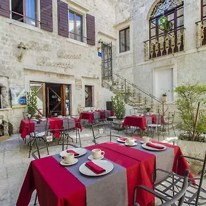 Palace Derossi Trogir